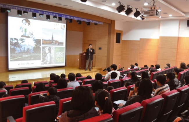 10월의 하늘 행사는 강연을 진행한 강연기부자는 물론, 행사 실무를 진행한 자원봉사자들과 참석한 학생들 모두가 만들어 낸 기적이다. - (주)동아사이언스 제공